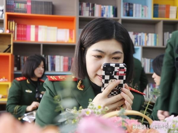 警青海省总队通信女兵开展三八妇女节暖心活动CQ9电子最新网站巾帼芳华温暖军营——